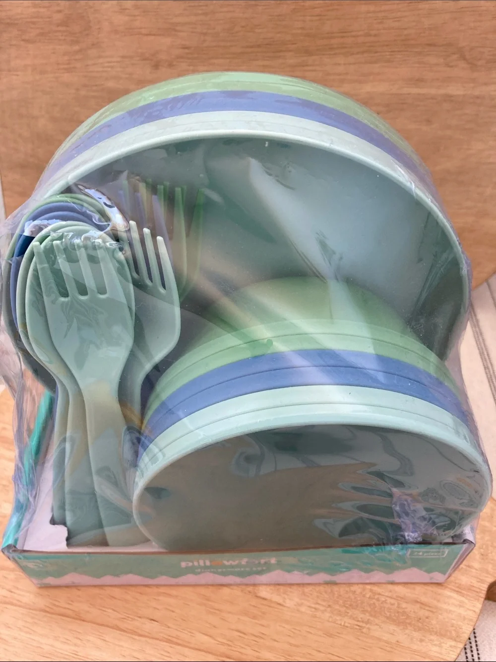 SALE! 50% Off NWT Pillowfort Aqua Mint Dinnerware Set - Green 24 Pieces